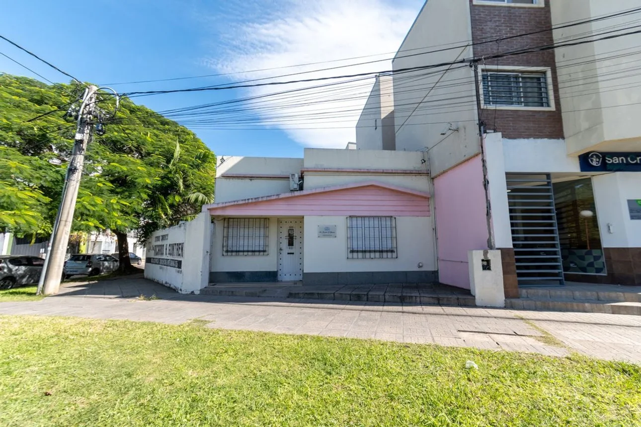 Casa de 7 ambientes en venta en Santa Fe, Avenida General Paz 6000, foto 2