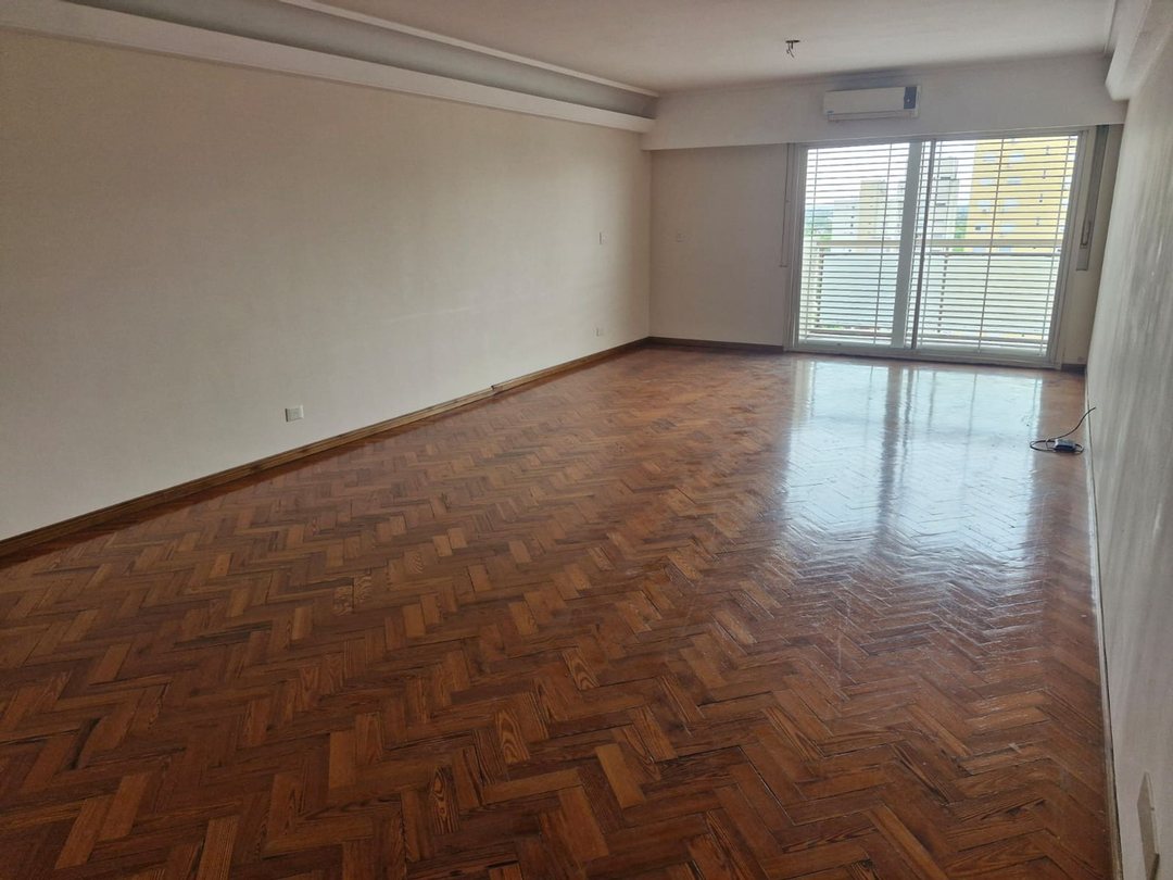 Depto. 7 amb.Venta.Lomas de Zamora. 2 cocheras