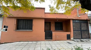 Oportunidad Casa Jardín a refacc Quilmes Pque Cerv