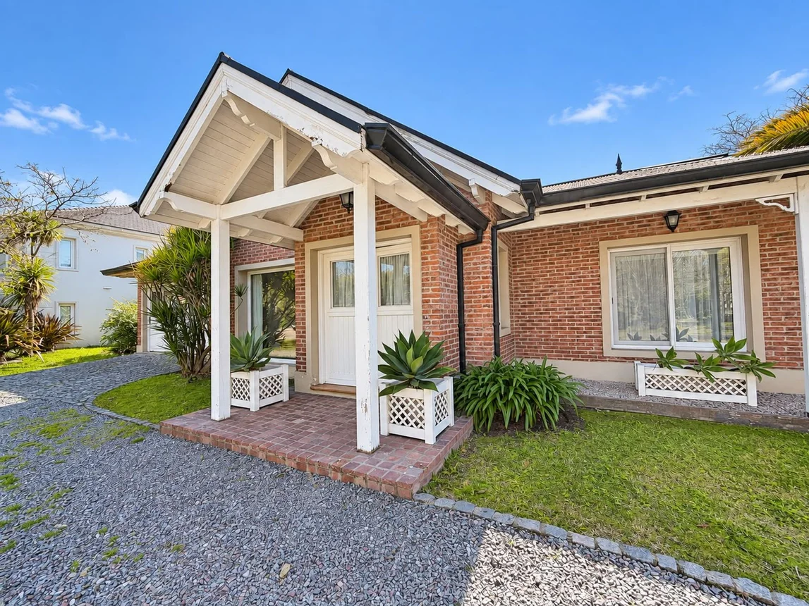 Casa en venta en Quilmes, foto 2