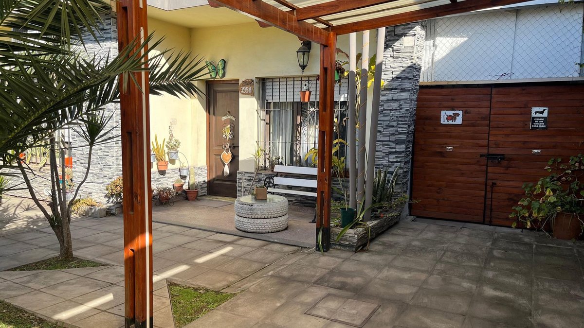 Foto 5 — VENTA CASA 4 AMBIENTES EN CASTELAR PATIO GARAGE