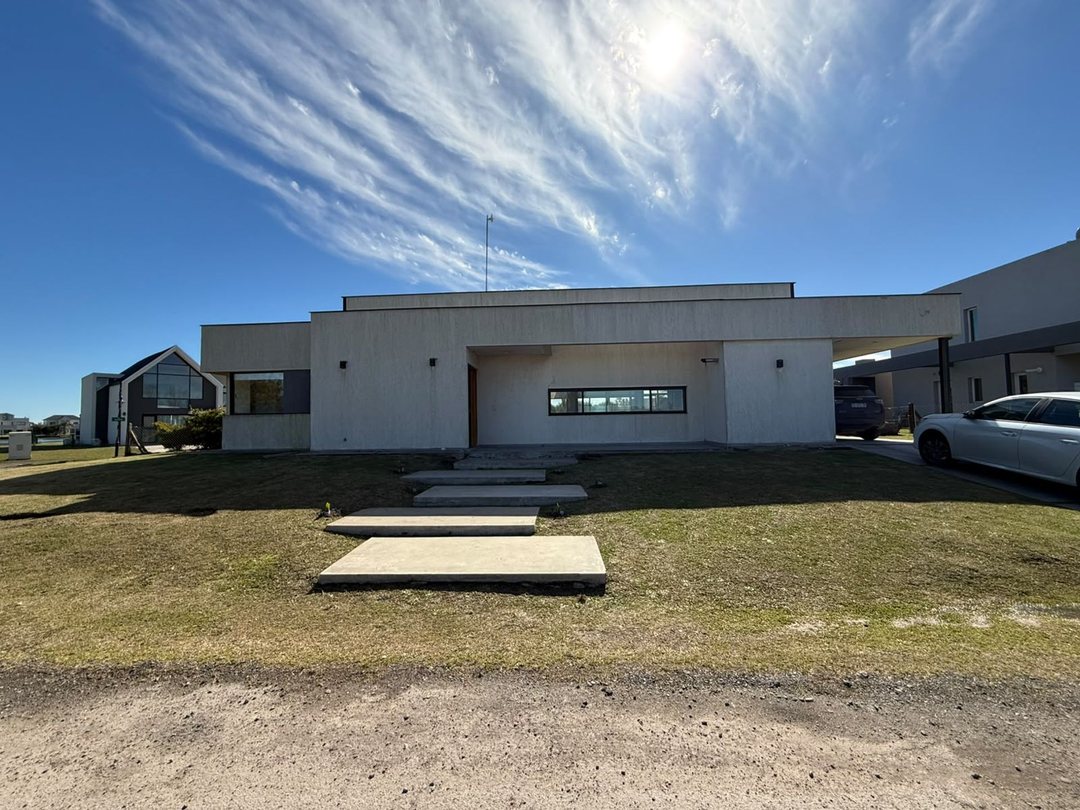 CASA EN VENTA SANTA RITA CON PILETA