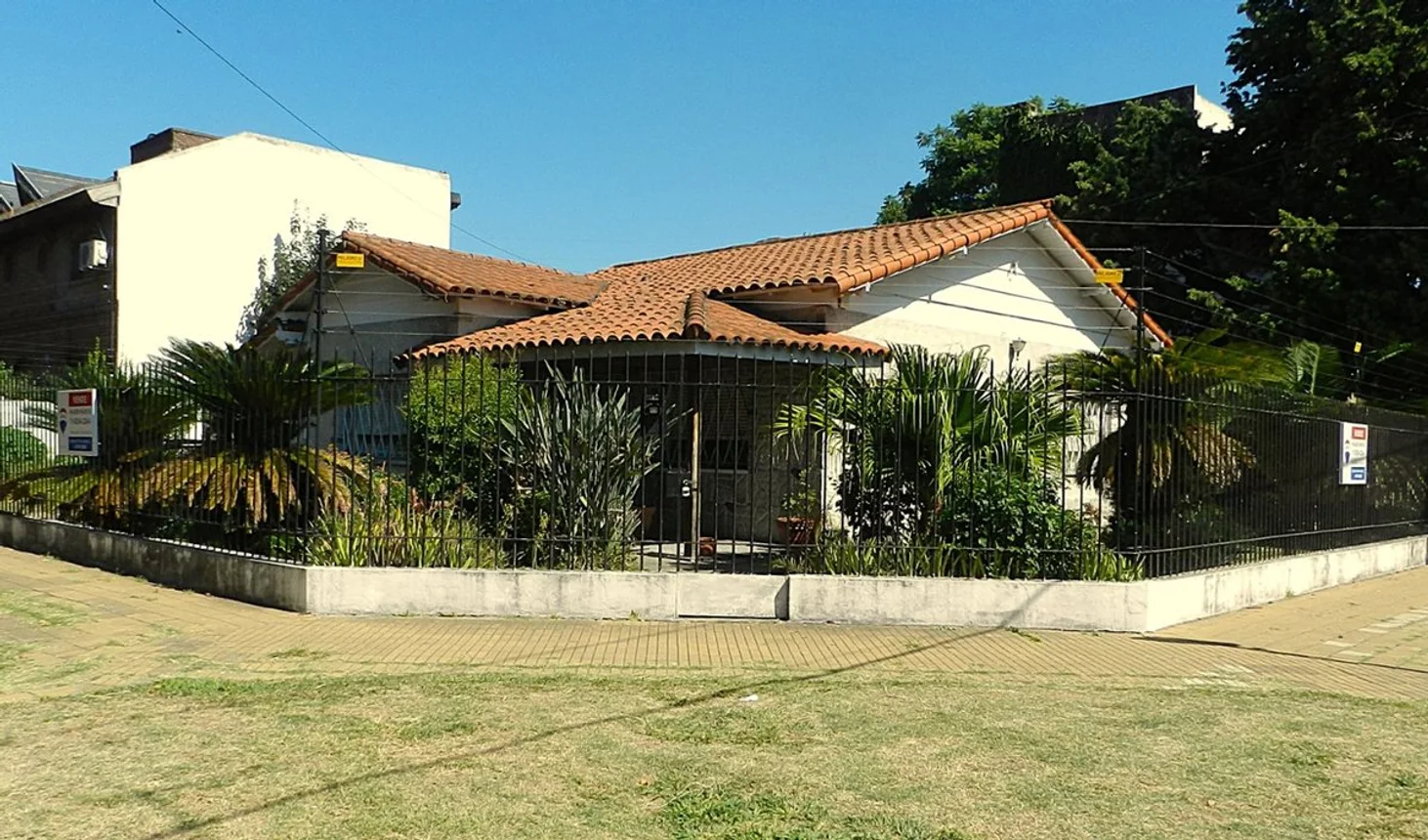 Casa de 4 ambientes en venta en El Palomar, Galan 200