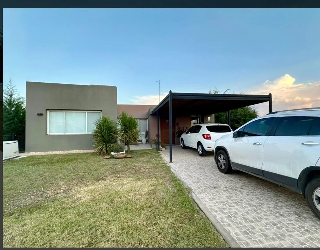 Casa de 4 ambientes en venta en Canning, Juana de Arco 3200