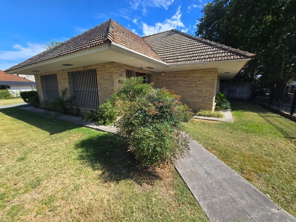 Casa de 8 ambientes en venta en Burzaco, 25 de Mayo 1000, foto 3