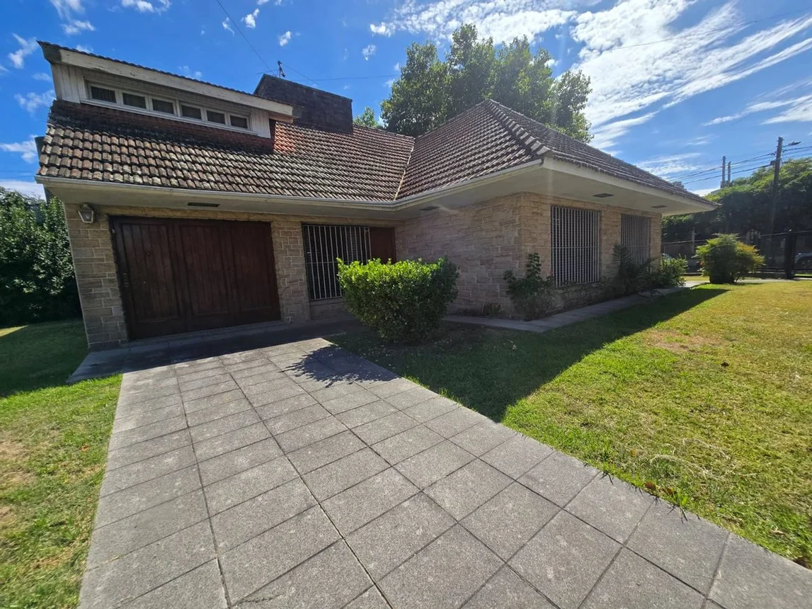 Casa de 8 ambientes en venta en Burzaco, 25 de Mayo 1000, foto 2