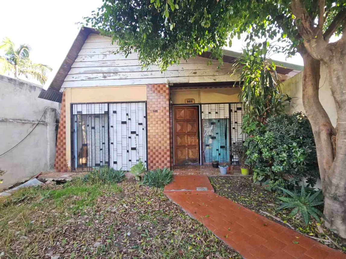 Casa en venta en Quilmes, foto 2