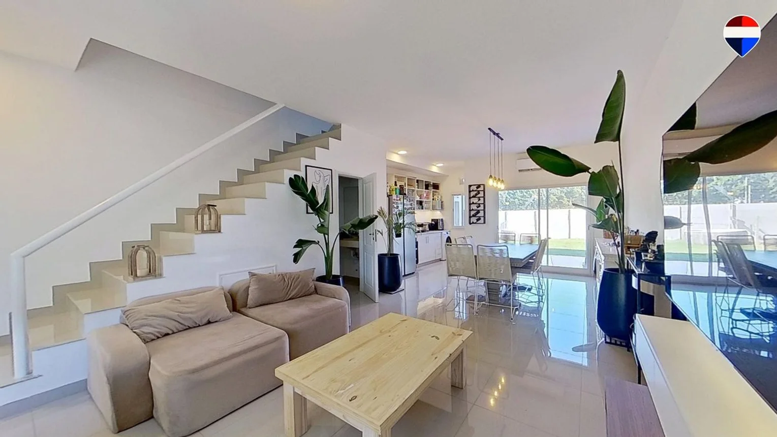Casa tríplex en venta en Pilar
