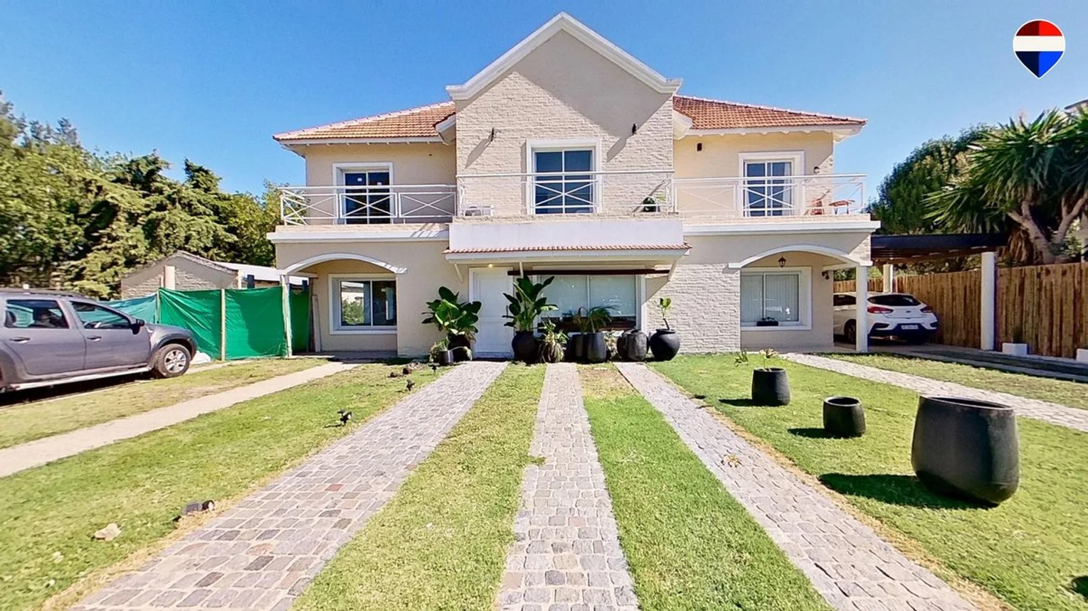 Casa tríplex en venta en Pilar, foto 2