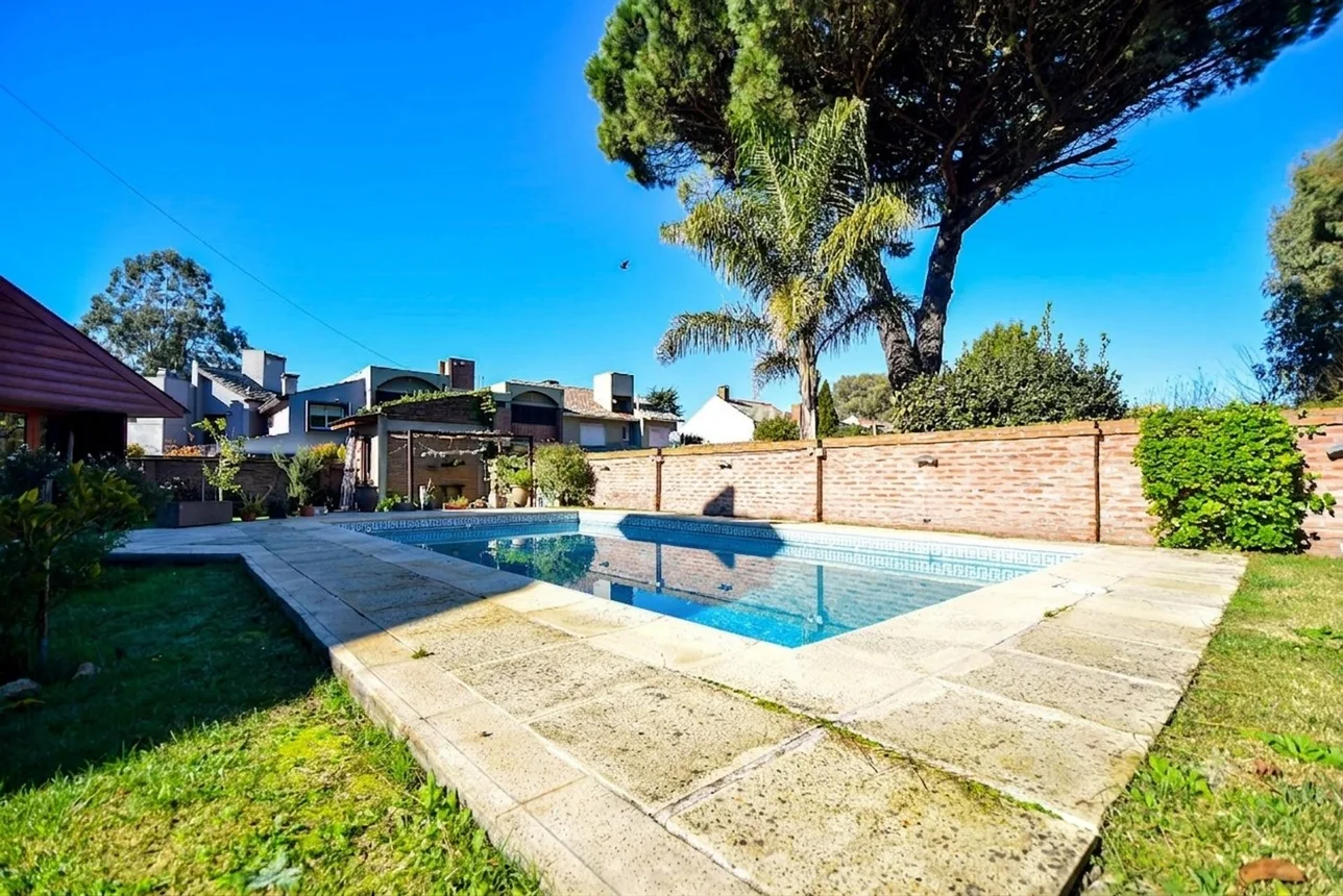 Venta de casa 4 amb doble cochera,parque y pileta, foto 2