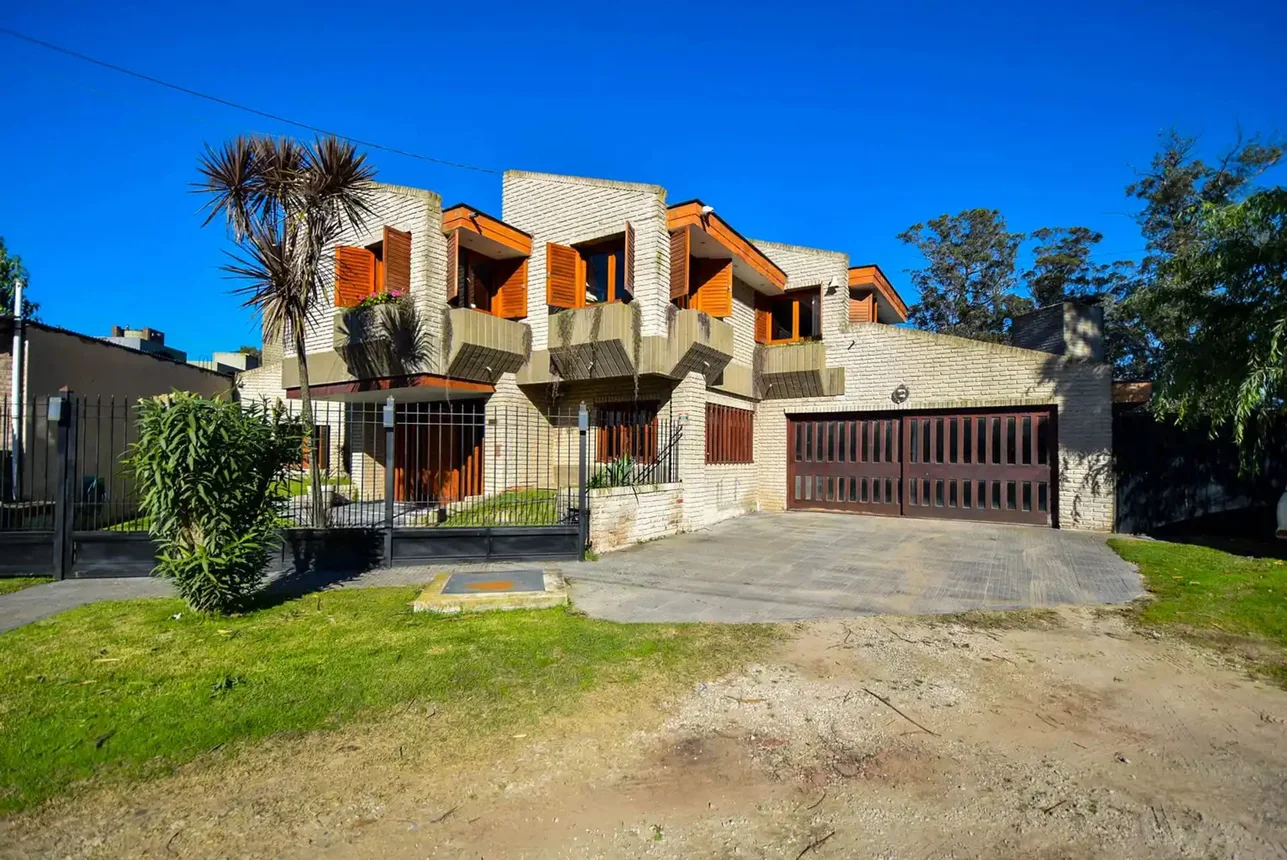 Venta de casa 4 amb doble cochera,parque y pileta, foto 1