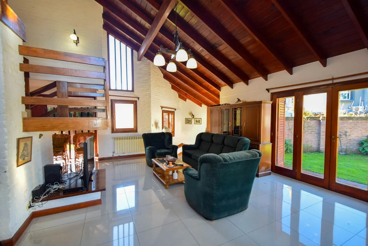 Venta de casa 4 amb doble cochera,parque y pileta, foto 3