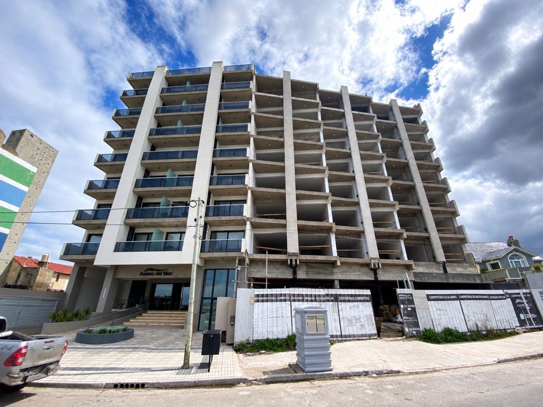 VENTA DPTO 4 AMB DUPLEX TERRAZA Y QUINCHO EN POZO
