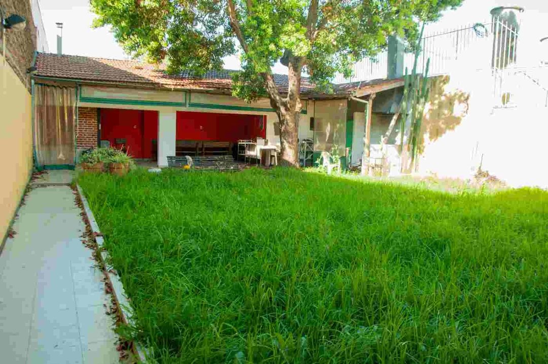 Mataderos - Casa multifamiliar 2 unidades y jardin