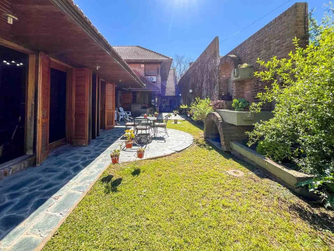 Casa de 4 ambientes en venta en La Plata, Avenida 66 Entre 10 y 11 700
