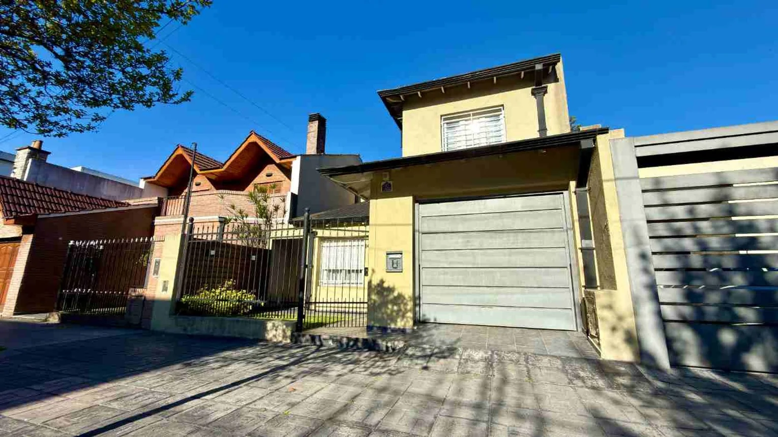 Casa de 5 ambientes en venta en Lomas de Zamora, General Arenales 100, foto 3