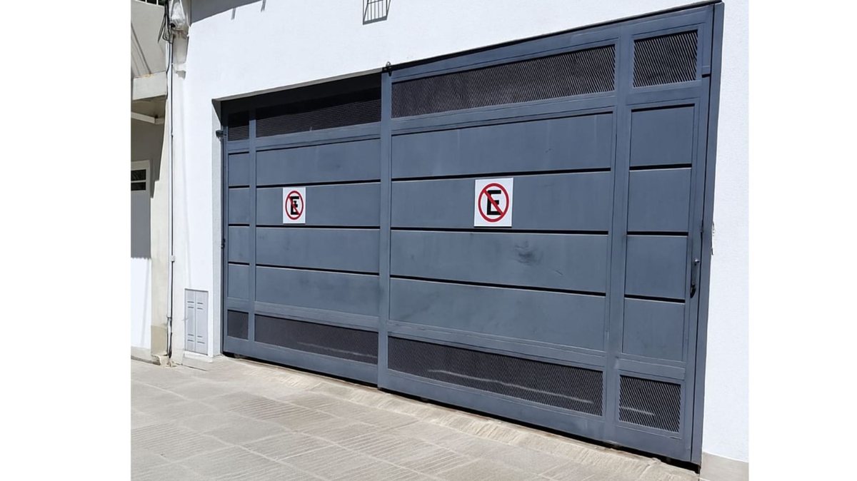 Se vende cochera doble barrio constituyentes