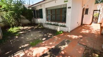 CASA DE DOS DORMITORIOS EN VENTA. FISHERTON