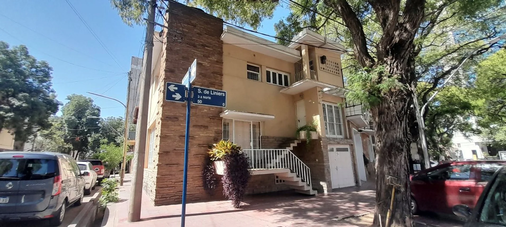 Casa amplia 3 plantas en venta ciudad mendoza, foto 1