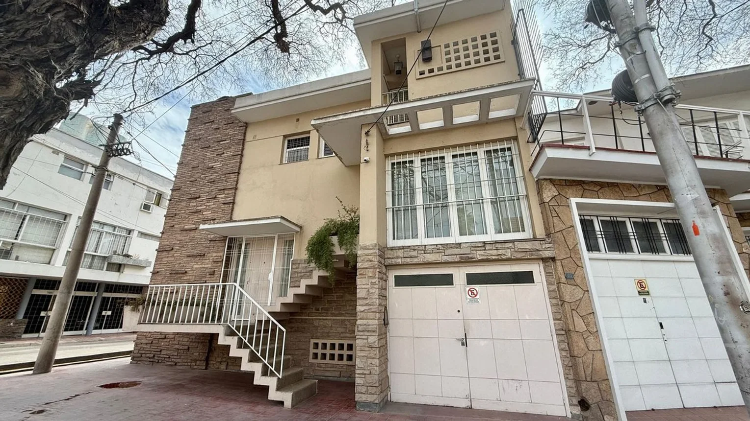 Casa amplia 3 plantas en venta ciudad mendoza, foto 4