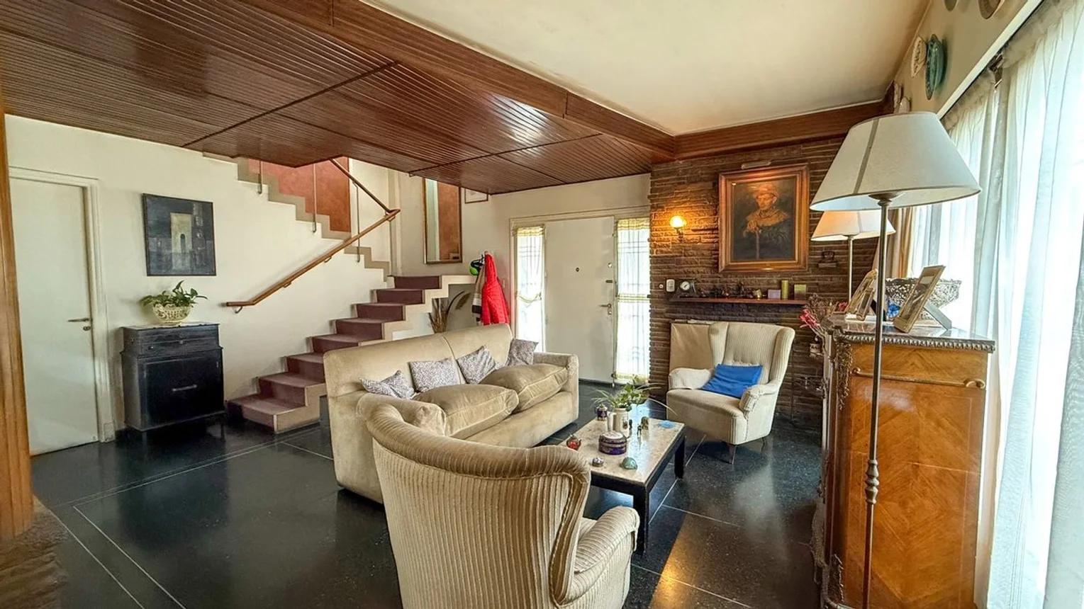 Casa amplia 3 plantas en venta ciudad mendoza, foto 3
