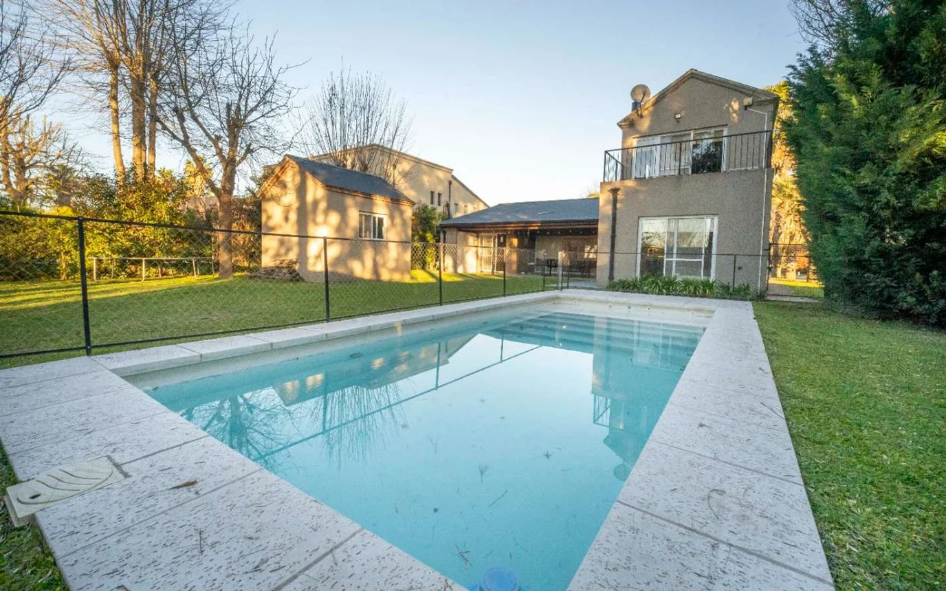 Casa de 6 ambientes en venta en Villa Rosa, J. L. Palliere 2300