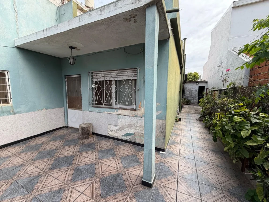 Casa de 2 ambientes en venta en Lanús Oeste, Pasaje Las Vias 2900