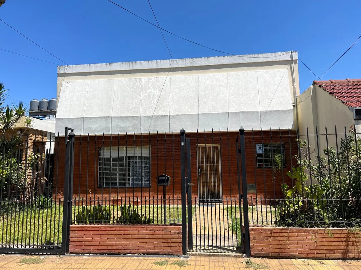 Casa de 3 ambientes en venta en Banfield, General Levalle 600