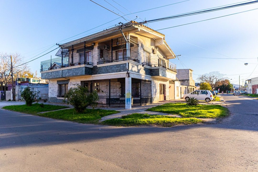 Casa en venta 3 dormitorios cochera apta credito