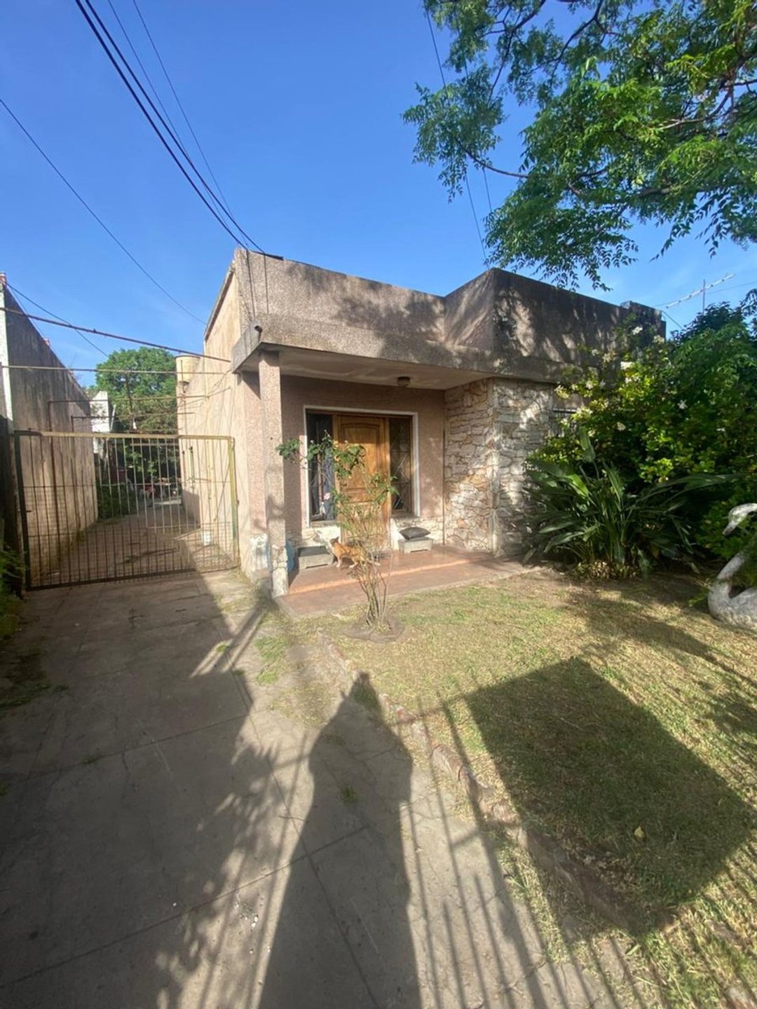 VENTA CASA 4 AMBIENTES, BERAZATEGUI.