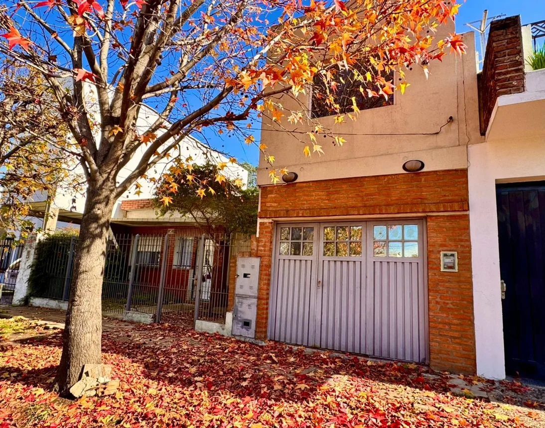 Casa en venta en Castelar, foto 2