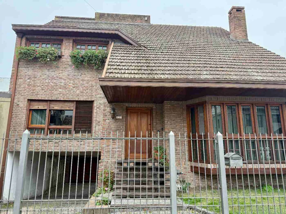 Casa en venta en Quilmes, foto 2