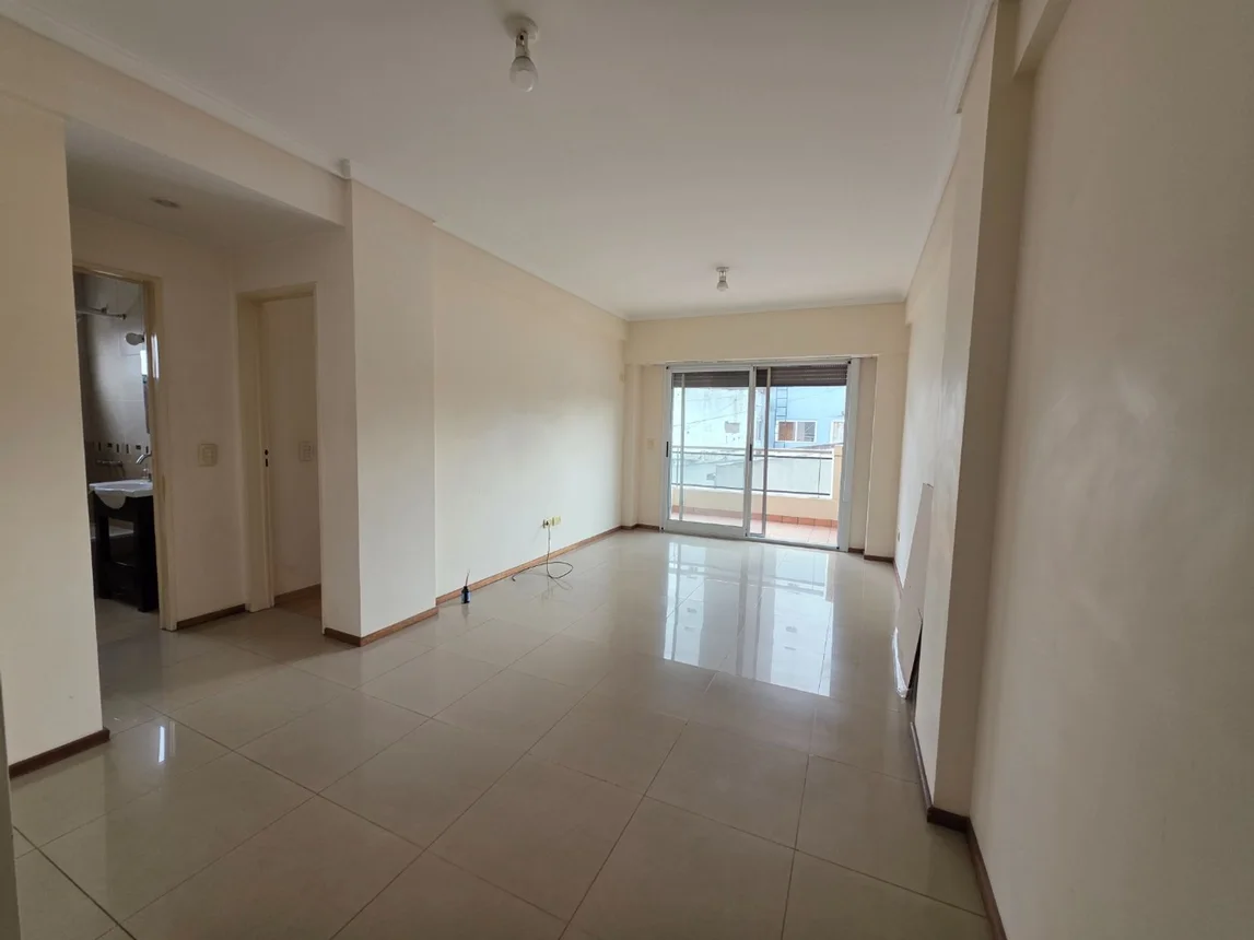 Departamento de 2 ambientes en alquiler en Quilmes, Moreno 800, foto 2
