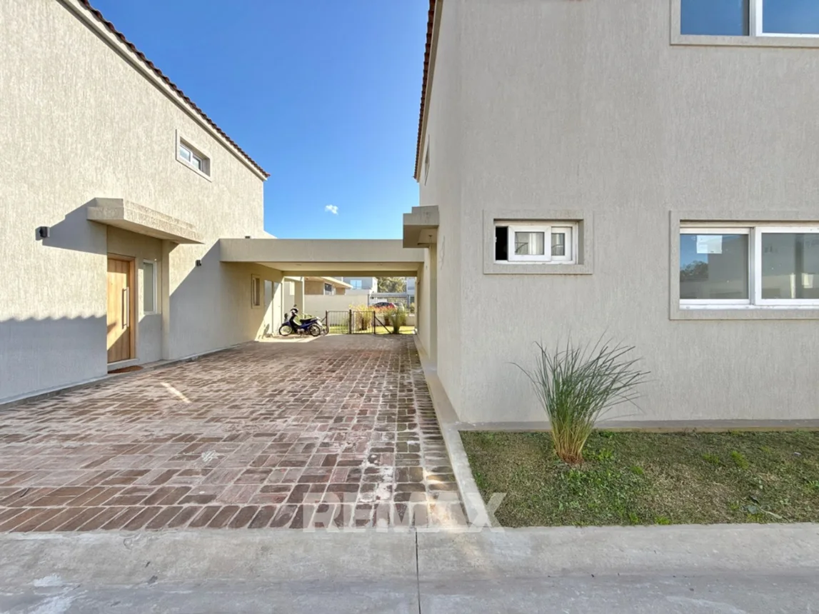 Casa dúplex en venta en Pilar, foto 4