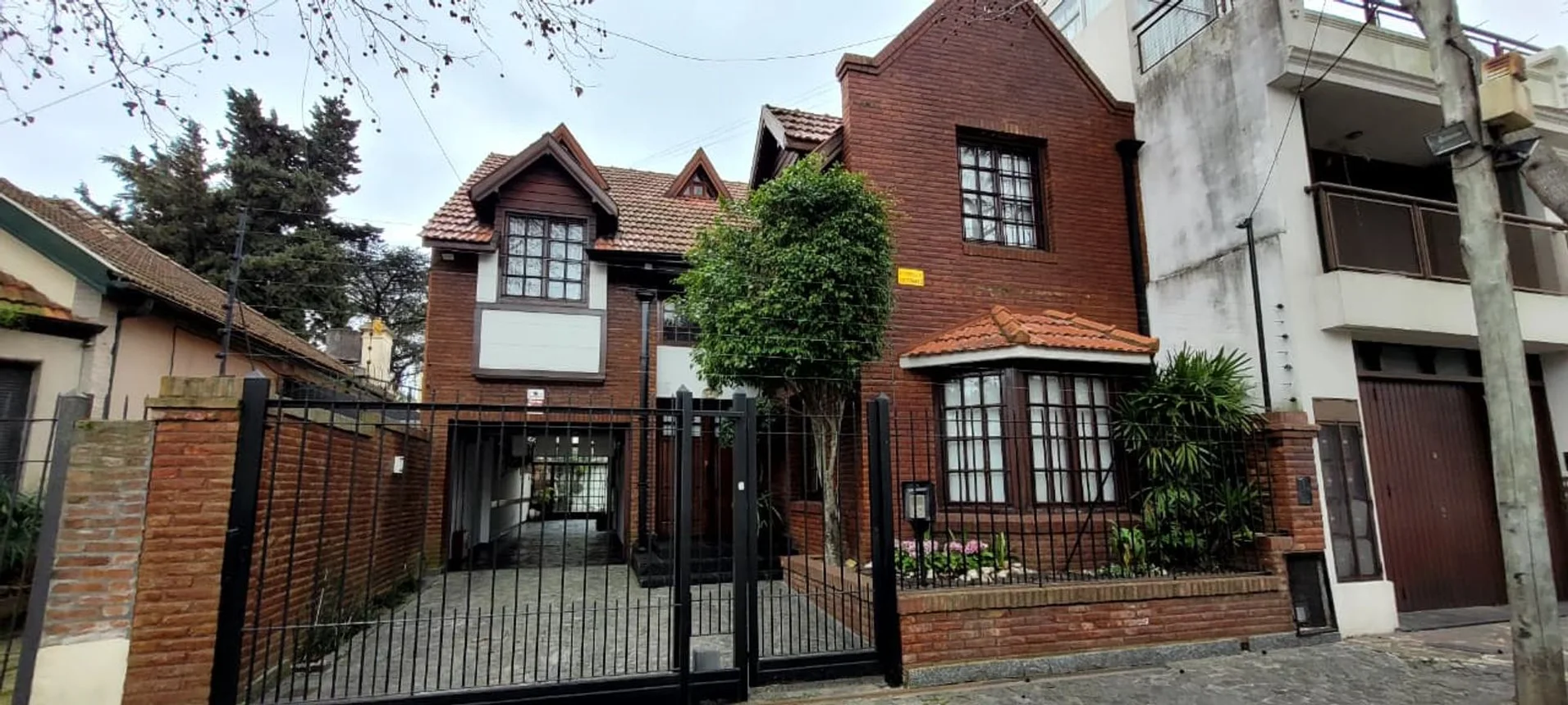 Casa en venta en Quilmes, foto 2