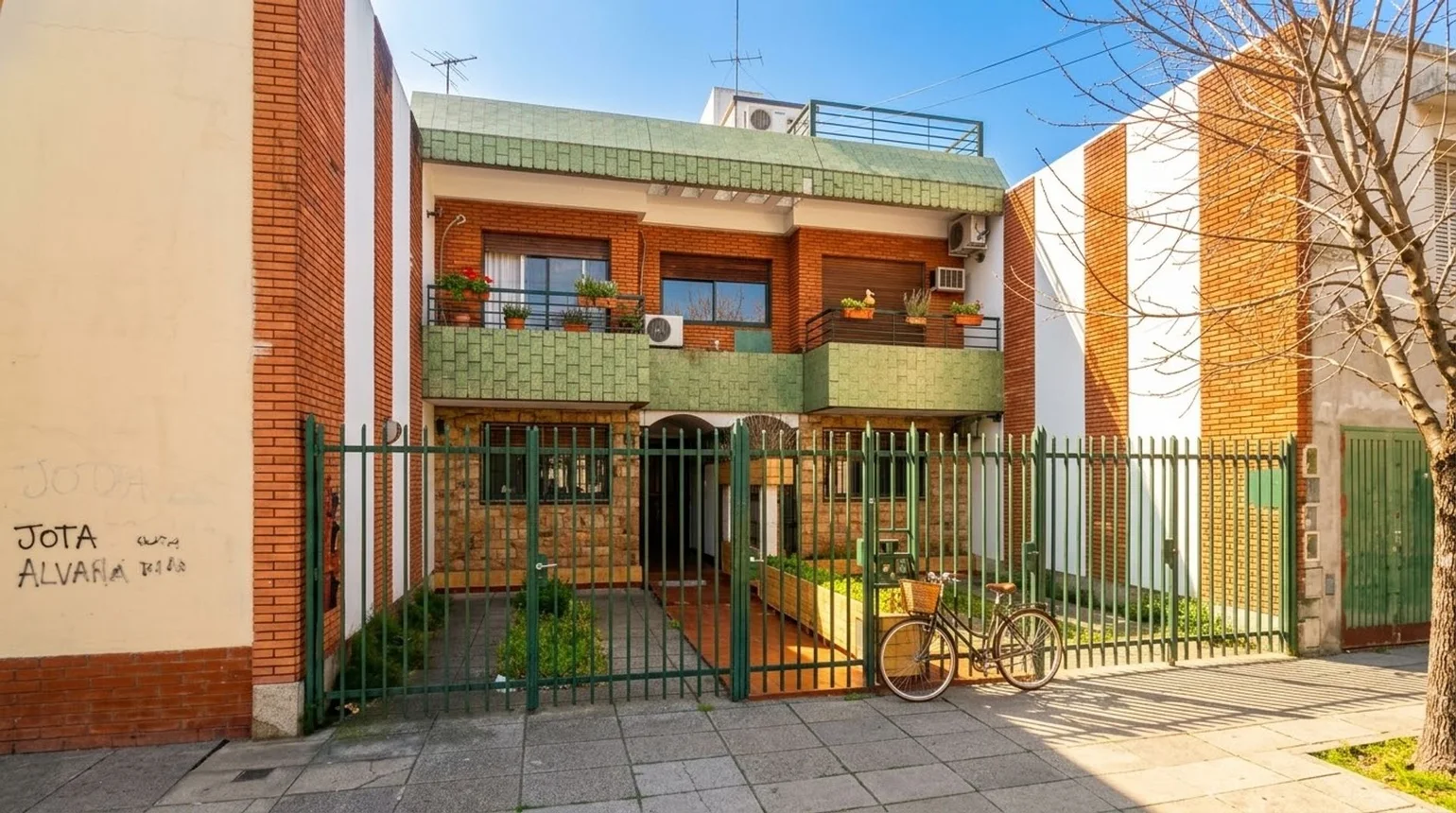 Casa dúplex de 4 ambientes en venta en Vélez Sarsfield, Santiago de Las Carreras 100
