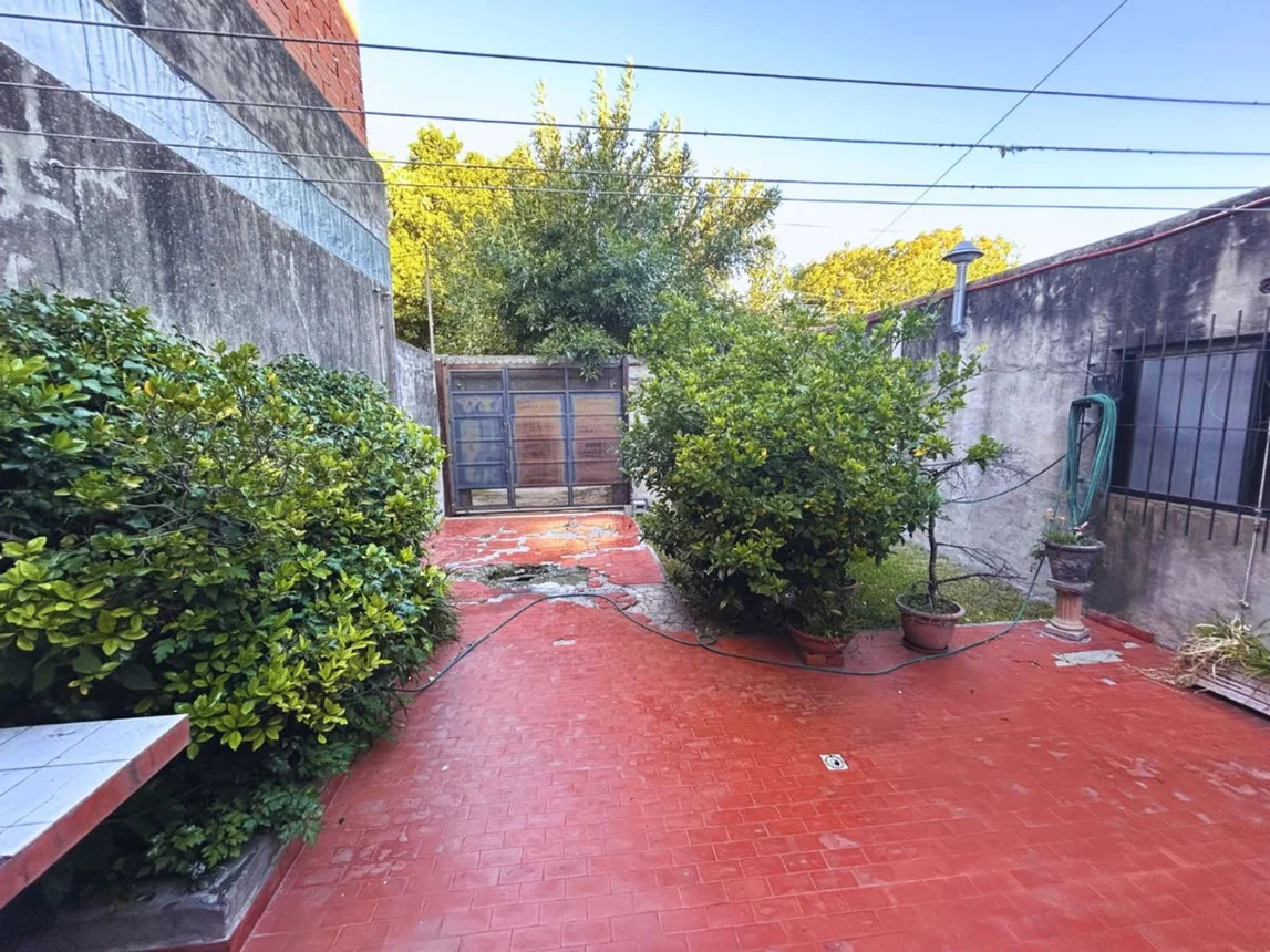 Casa de 5 ambientes en venta en Villa Ballester, Cuba 1100, foto 2