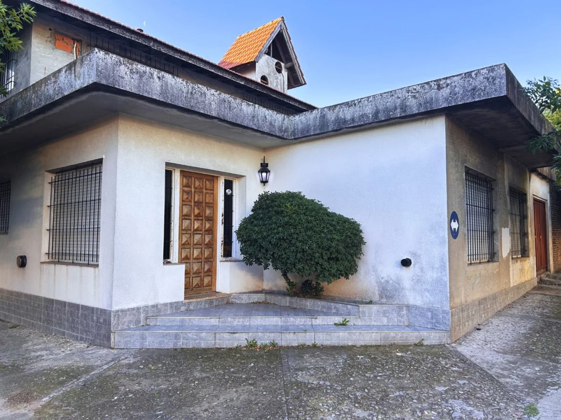 Casa de 5 ambientes en venta en Villa Ballester, Cuba 1100