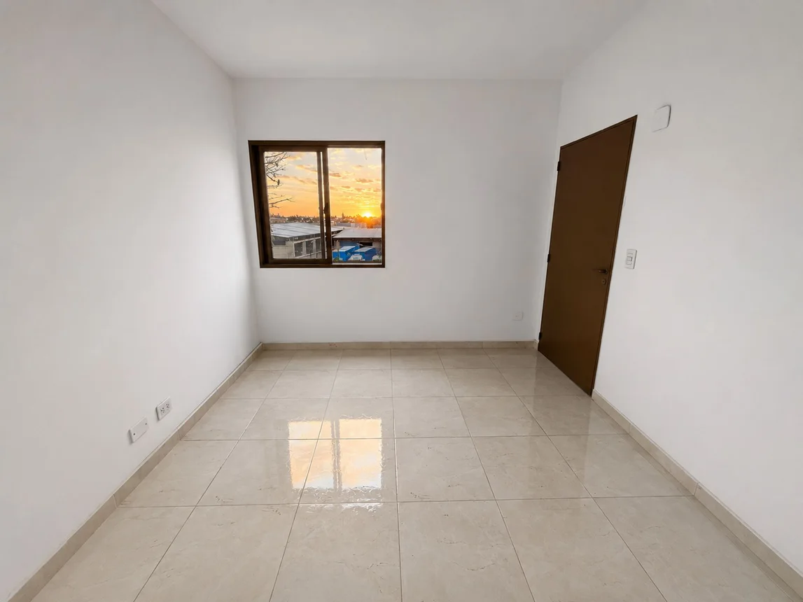 Departamento de 2 ambientes en venta en Villa Tesei, Eduardo Bradley 300, foto 2