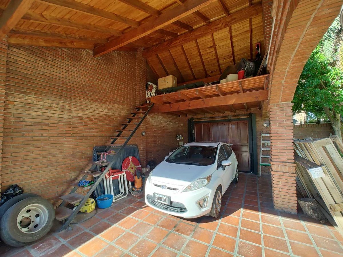 Foto 12 — VENTA CASA 4 Amb. c/JARDIN y PILETA - OPORTUNIDAD!