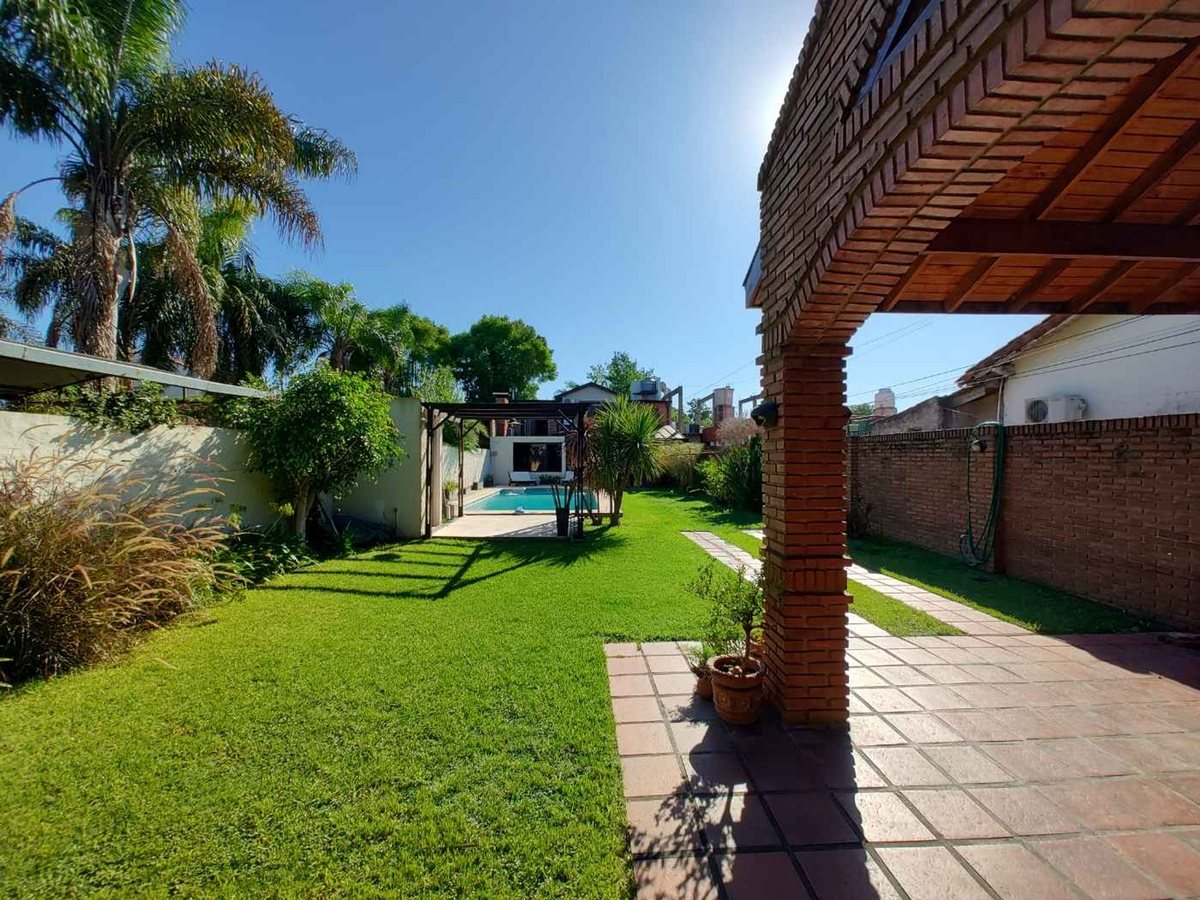 Foto 15 — VENTA CASA 4 Amb. c/JARDIN y PILETA - OPORTUNIDAD!