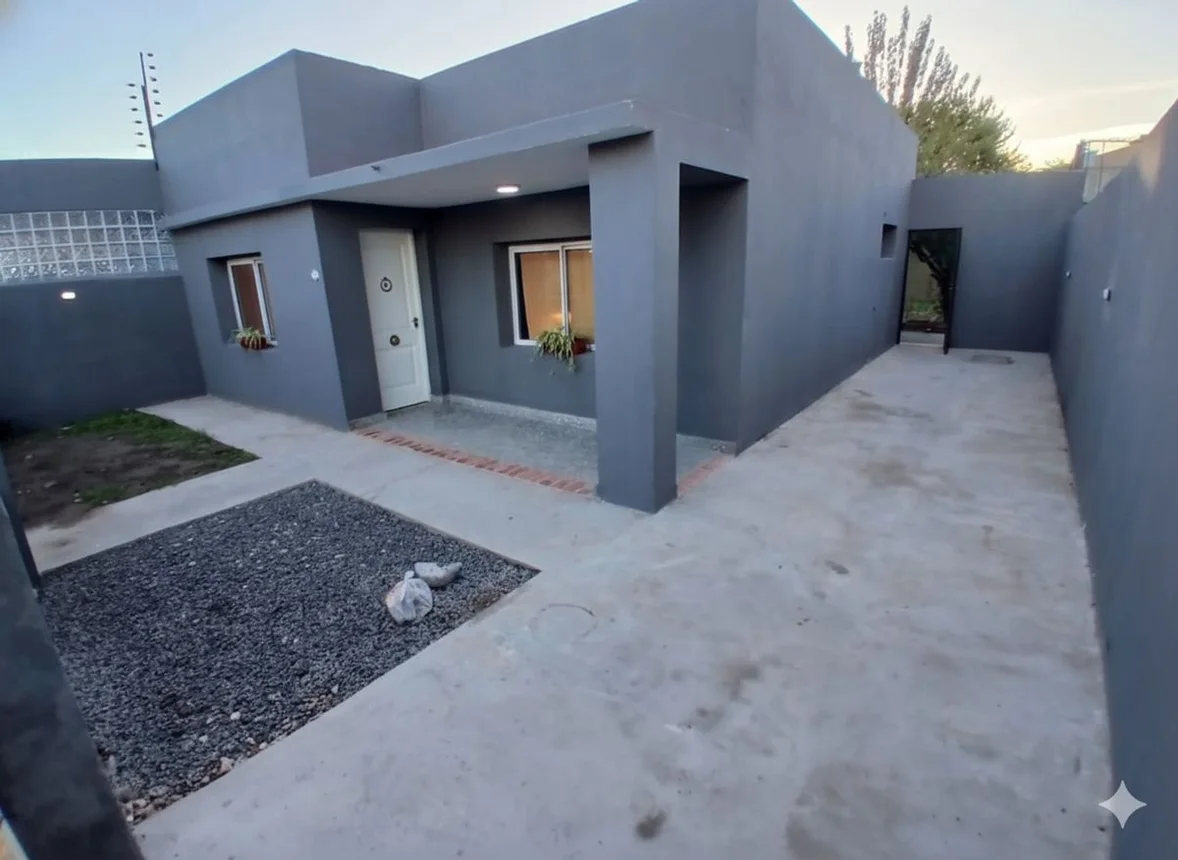 Casa de 3 ambientes en venta en Ituzaingó, Venezuela 2700, foto 2