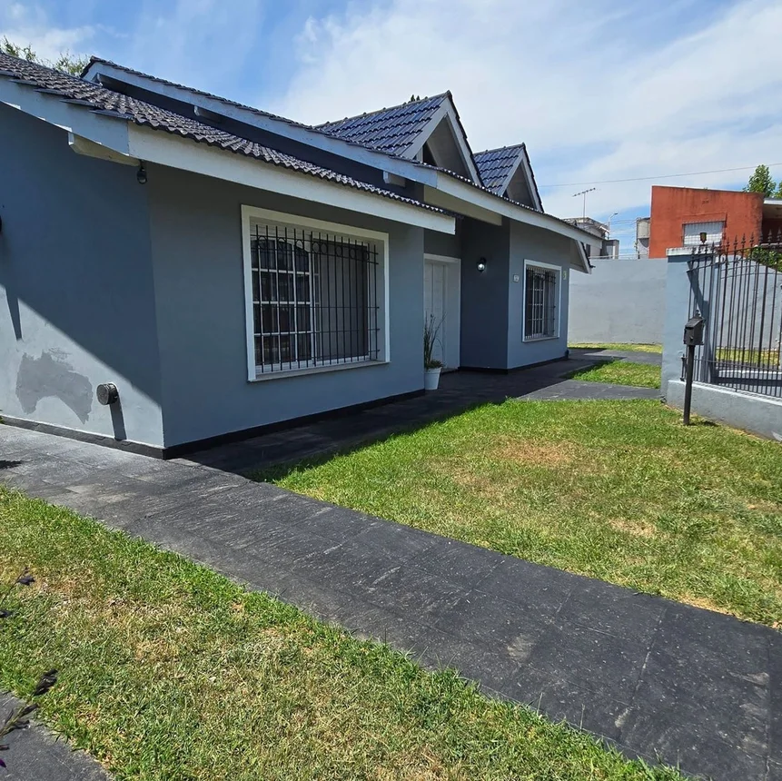 Casa en venta en José C. Paz, Albert Einstein 200
