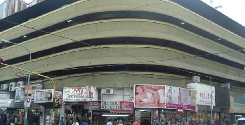 VENTA COCHERA ONCE - APTO UTILITARIOS ALTURA 2.40M