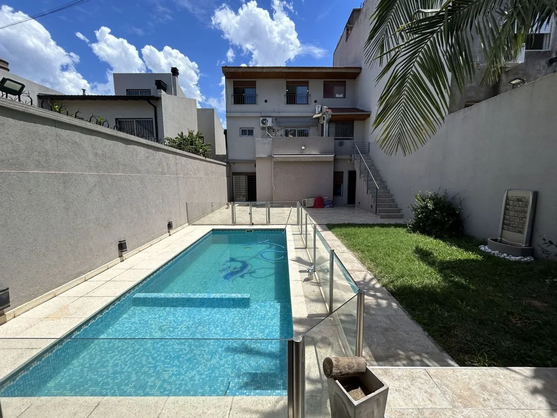 Casa de 6 ambientes en venta en Mataderos, Pieres 1000