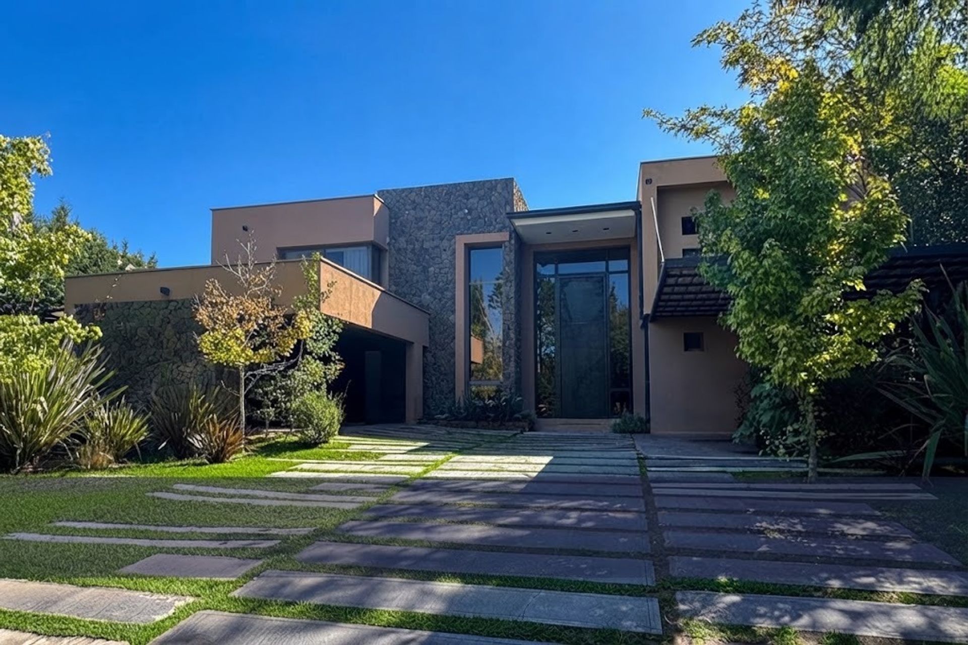 Casa en Doctor Edmundo Correas 2800