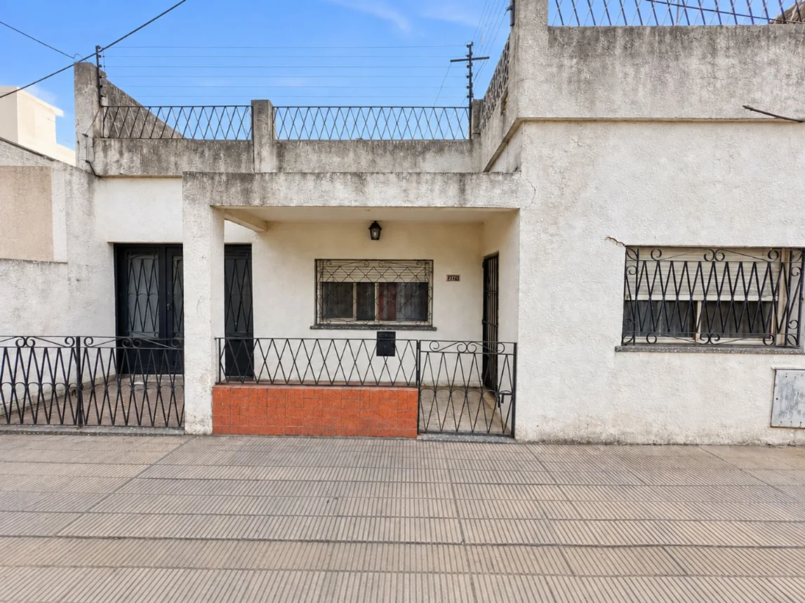 Casa de 3 ambientes en venta en Ramos Mejía, Virrey Cisneros 900