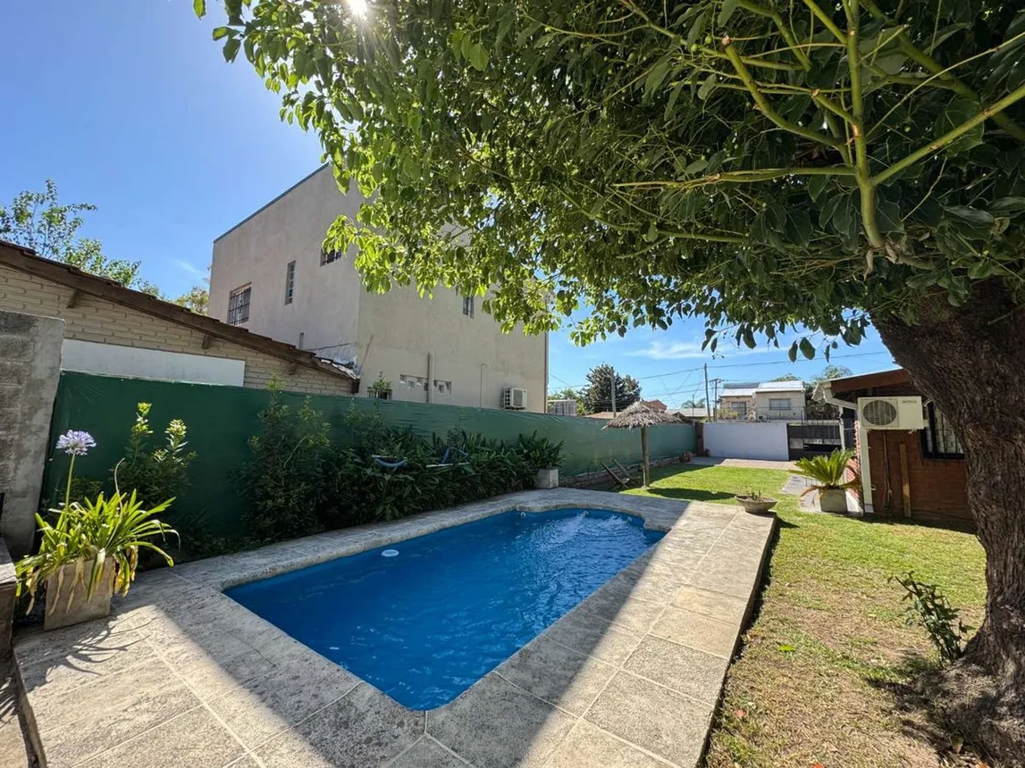 Casa de 3 ambientes en venta en Garín, Calle 16 900