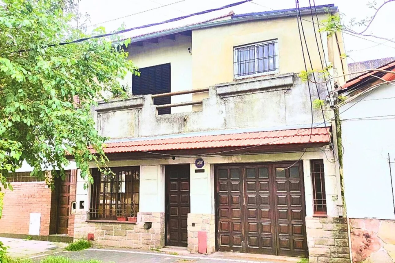 Casa de 4 ambientes en venta en Lanús Este, Ituzaingó 2300