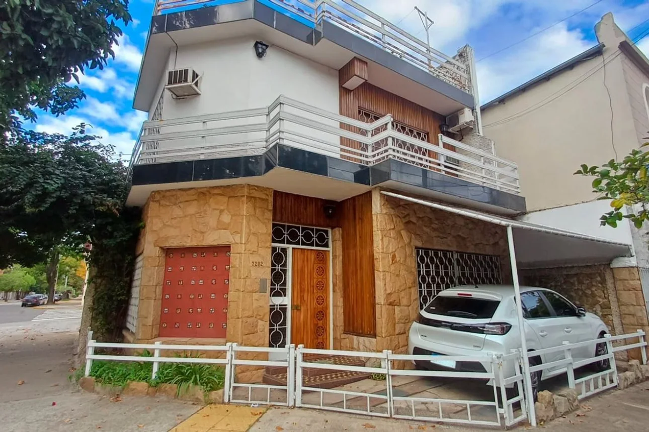 Casa de 7 ambientes en venta en Liniers, Humaitá 7200